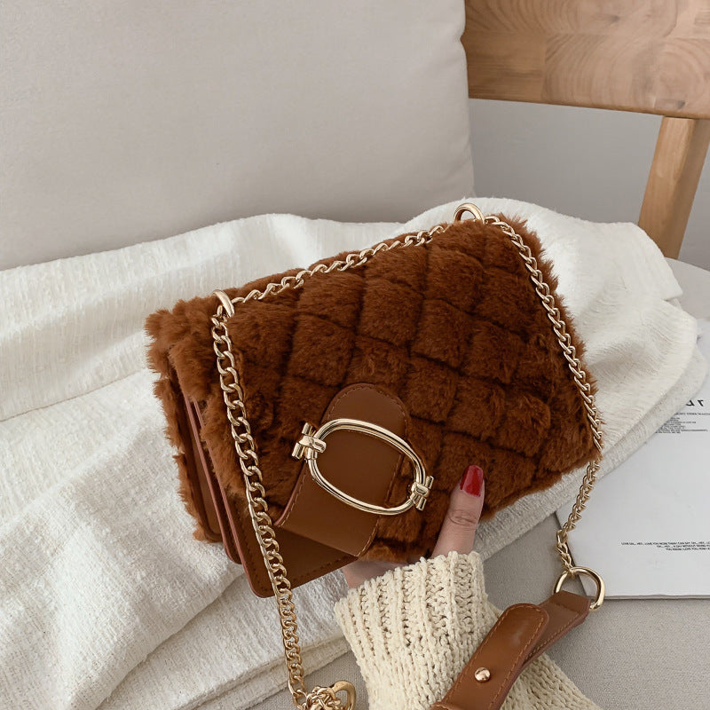 Autumn and winter plush messenger bag rhomboid plush handbags 2020 new fashion trend all-match chain one-shoulder small square bag