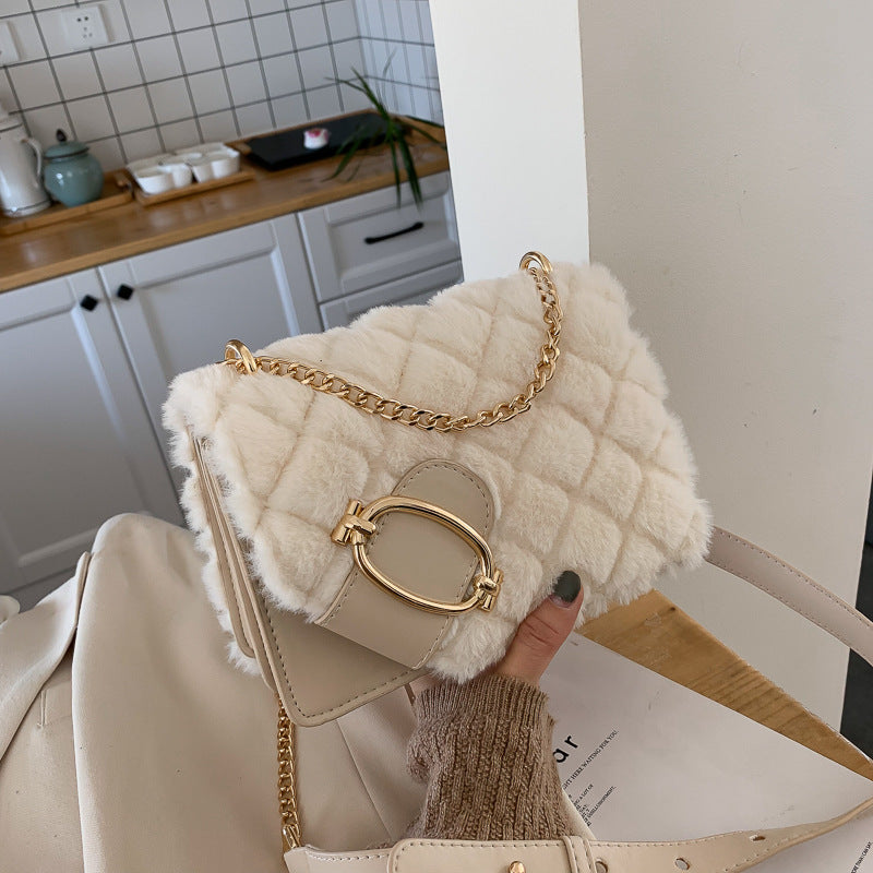 Autumn and winter plush messenger bag rhomboid plush handbags 2020 new fashion trend all-match chain one-shoulder small square bag