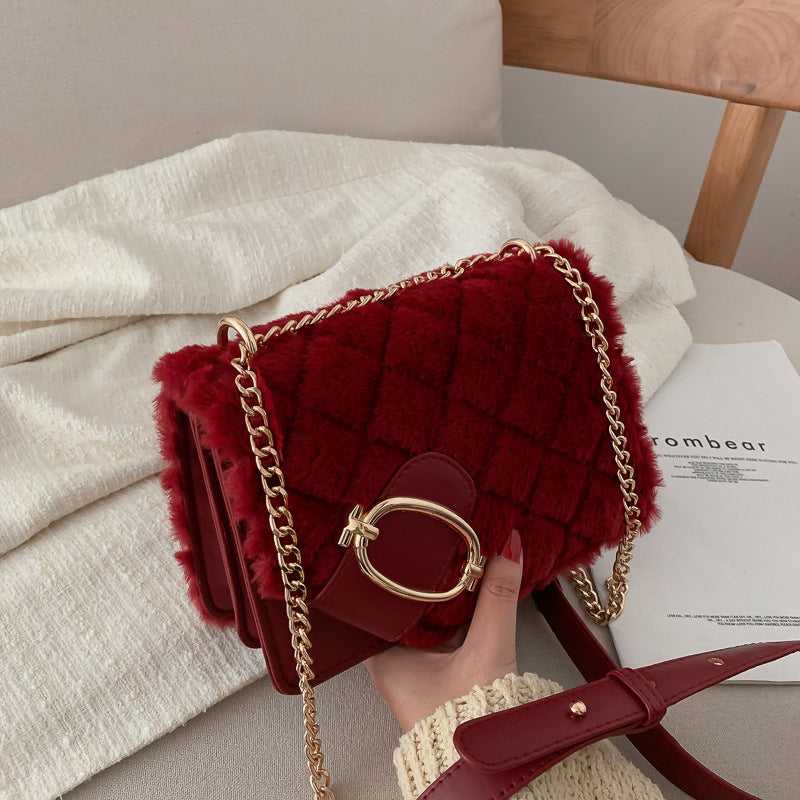 Autumn and winter plush messenger bag rhomboid plush handbags 2020 new fashion trend all-match chain one-shoulder small square bag