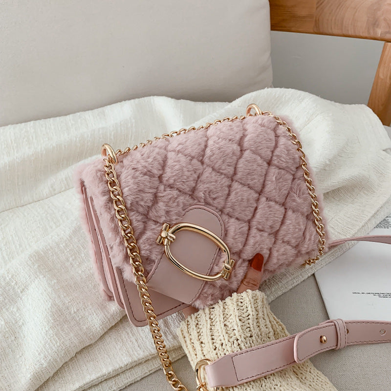 Autumn and winter plush messenger bag rhomboid plush handbags 2020 new fashion trend all-match chain one-shoulder small square bag