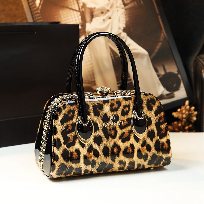 Fashion stereotyped leather women's bags 2022 new middle-aged mother bags all-match messenger handbags shoulder women's bags