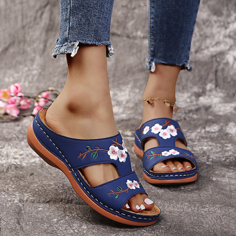 2021 summer new Amazon foreign trade women's shoes hollow flower embroidery sandals slope with large size women's slippers women