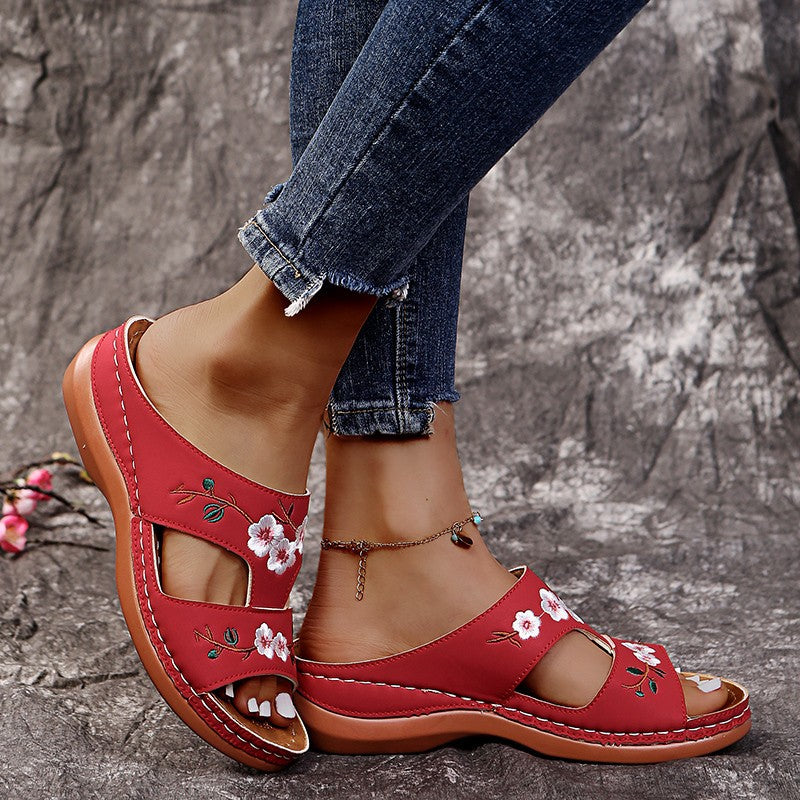 2021 summer new Amazon foreign trade women's shoes hollow flower embroidery sandals slope with large size women's slippers women