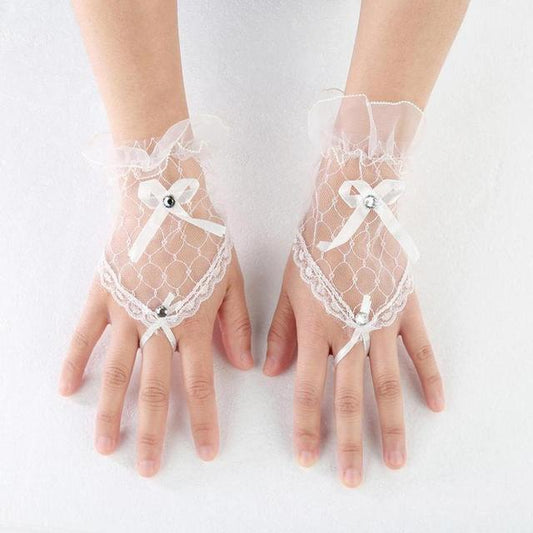 1 pair of bridal lace gloves