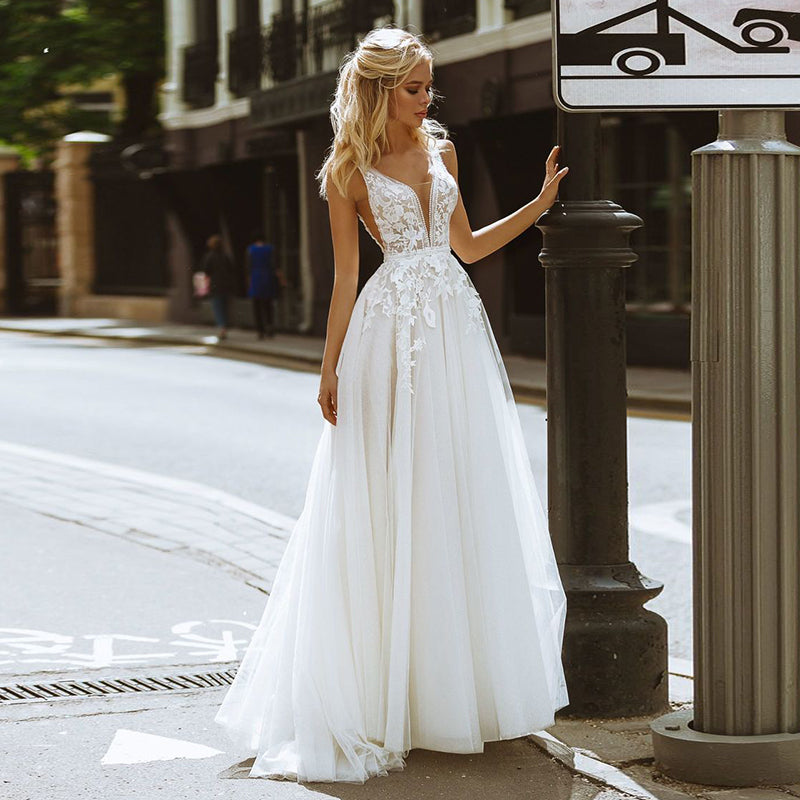Boho Wedding Dresses 2021 Deep V-Neck Appliques Lace Pearls Butons Back A-Line Tulle Formal Gown Beach Simple Bridal Dress