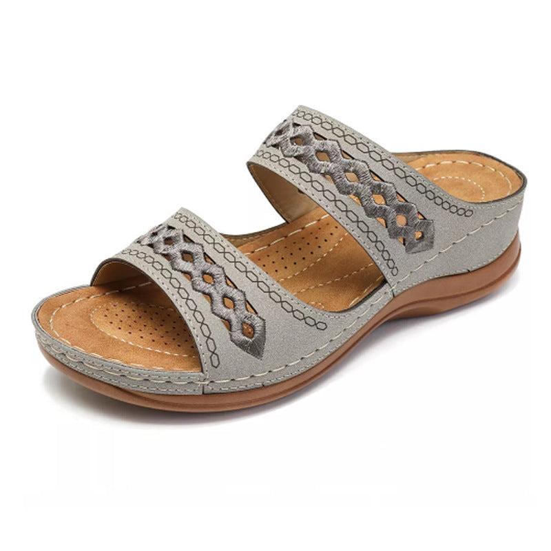 New 2019 European and American women's sandals cross-border car line non-slip light large size retro wedge with comfortable slippers