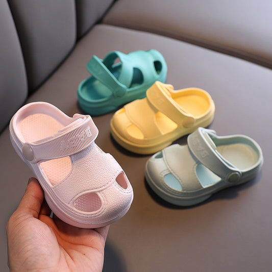Children's hole shoes, summer boys, baby soft-soled beach shoes, baby girls, cartoon children's sandals and slippers wholesale