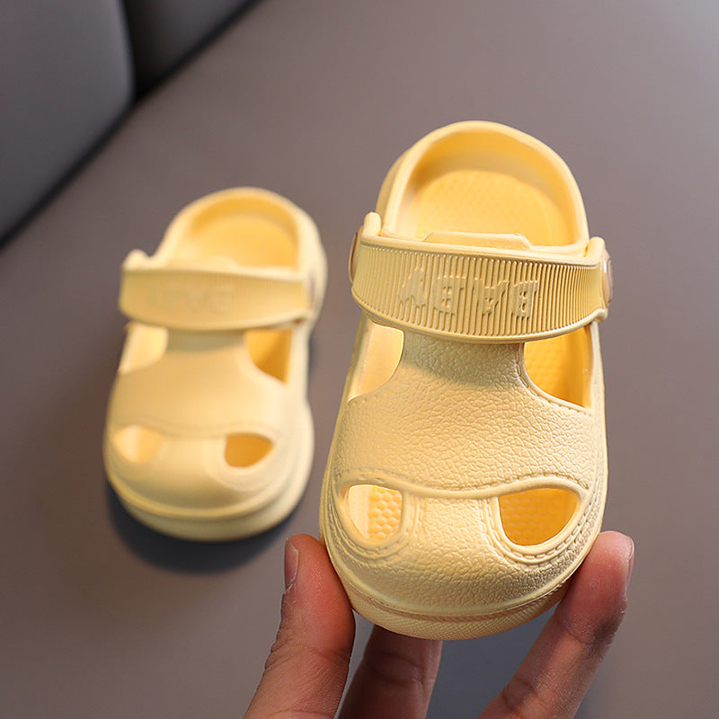 Children's hole shoes, summer boys, baby soft-soled beach shoes, baby girls, cartoon children's sandals and slippers wholesale