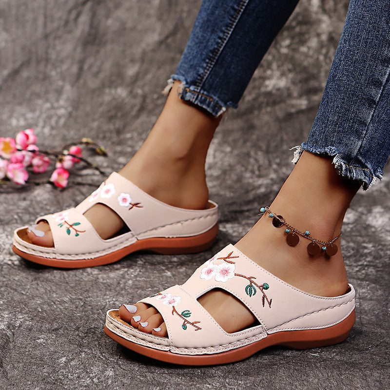 2021 summer new Amazon foreign trade women's shoes hollow flower embroidery sandals slope with large size women's slippers women