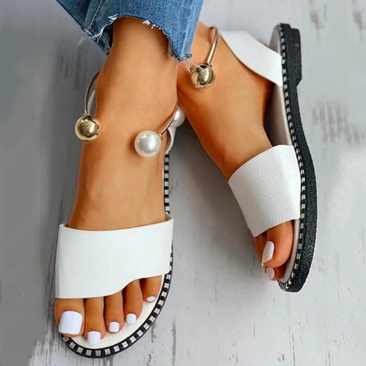 Cross-border large size sandals women 2021 summer new style European and American casual flat bottom hollow pearl foreign trade sandals and slippers 43 size